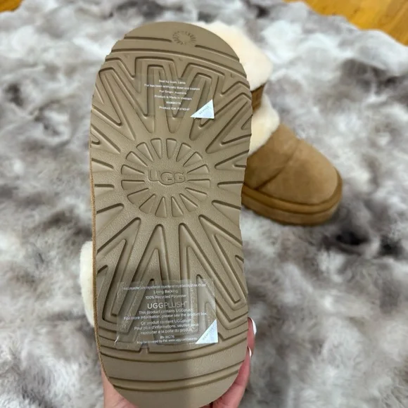 UGG Tan and Cream Winter Boots - Picture 5 of 6